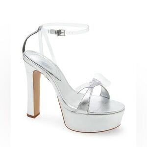 Schutz Elyda Platform Sandal - Prata / transparent - size 6.5